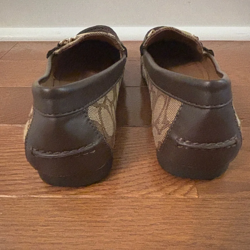 Coach Olive Signature Canvas Loafers Brown Gold Chain Size 7.5B